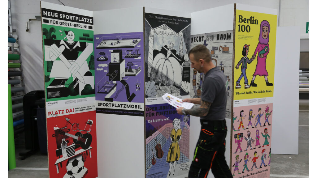 Accordion wall for exhibition Metropolis Overnight.