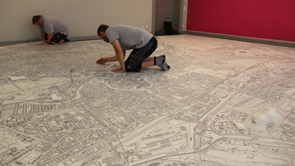 Fotoreklame employees lay photo flooring in Villa Oppenheim