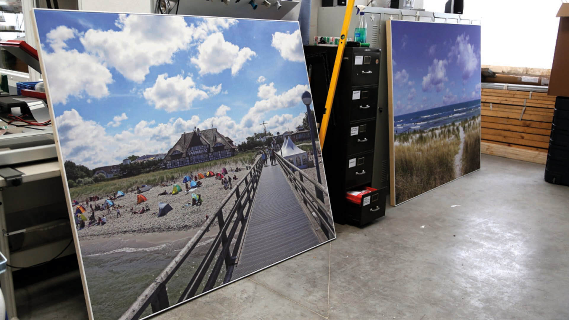 Akustikbilder fertig gebaut in Fotoreklame Produktionshalle