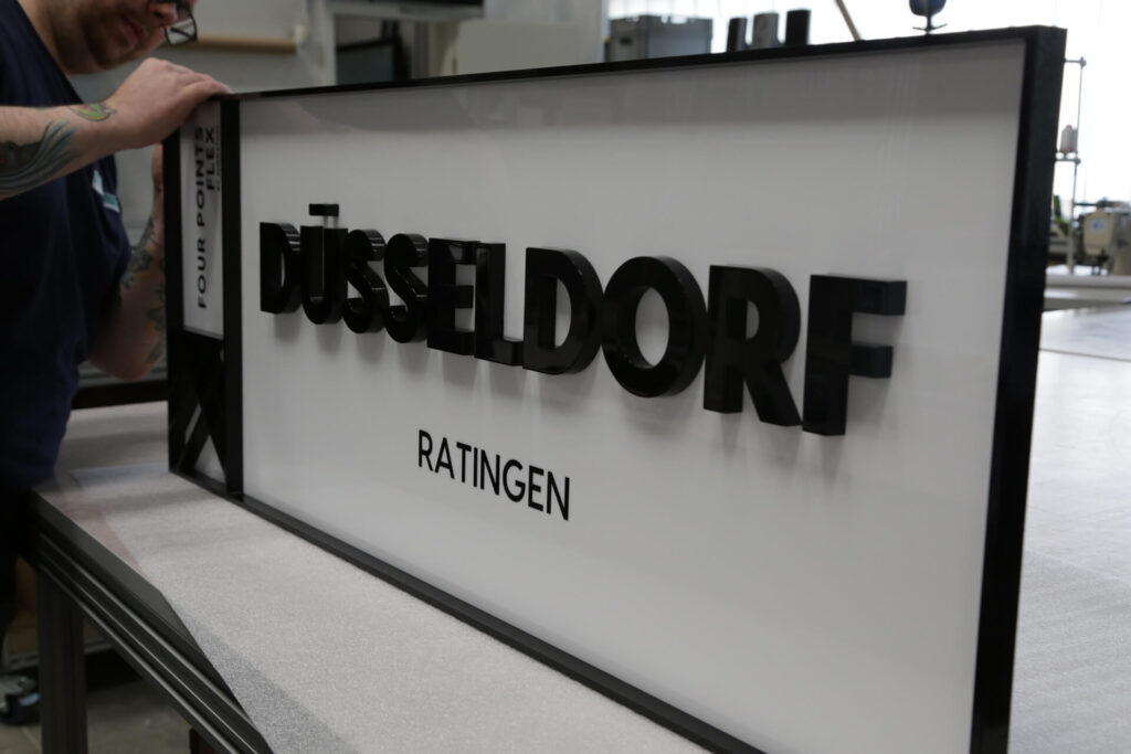 Acrylic hotel sign for the lobby – Düsseldorf Ratingen