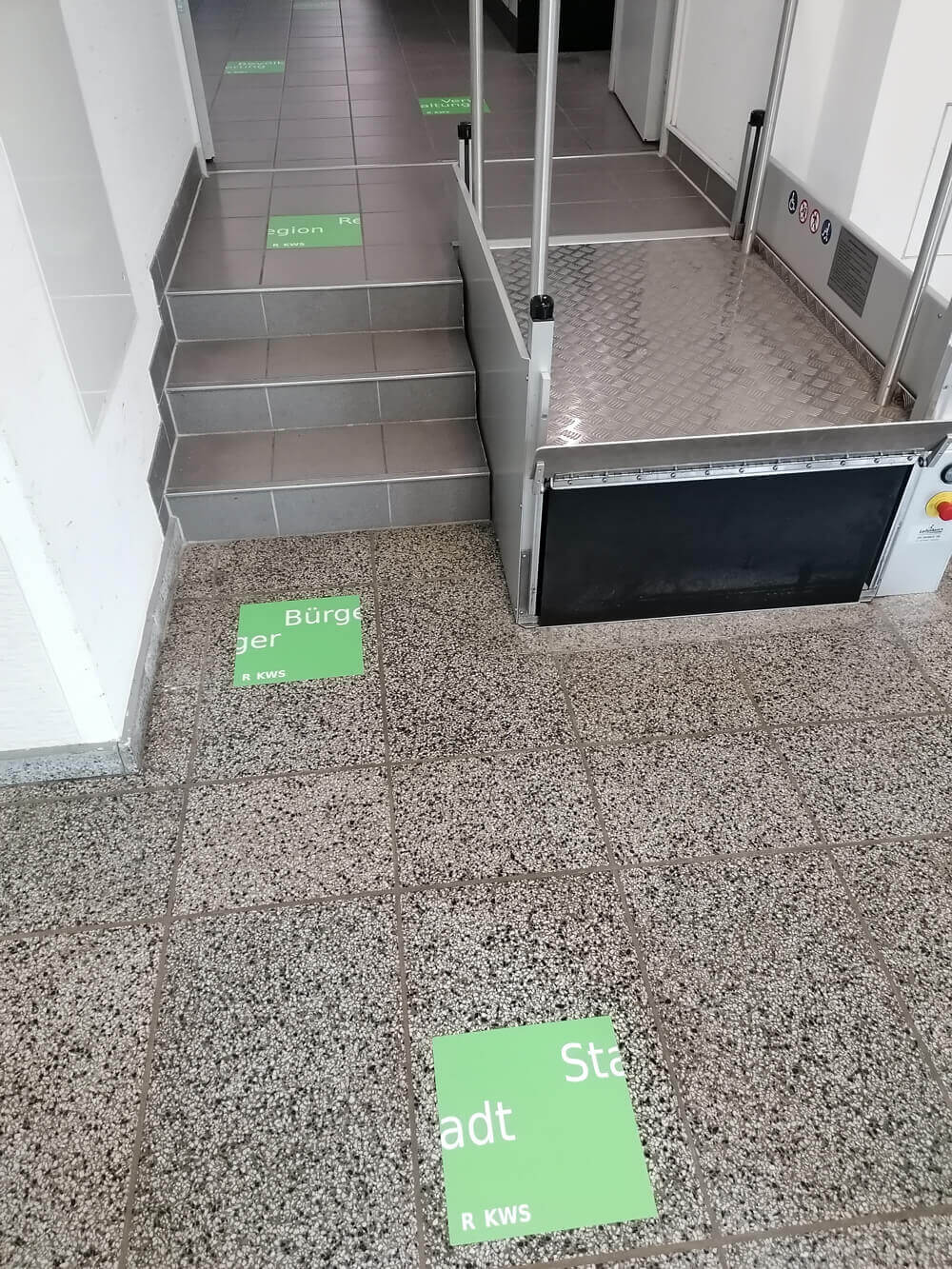 Bodensticker KWS kleine grüne Quadrate