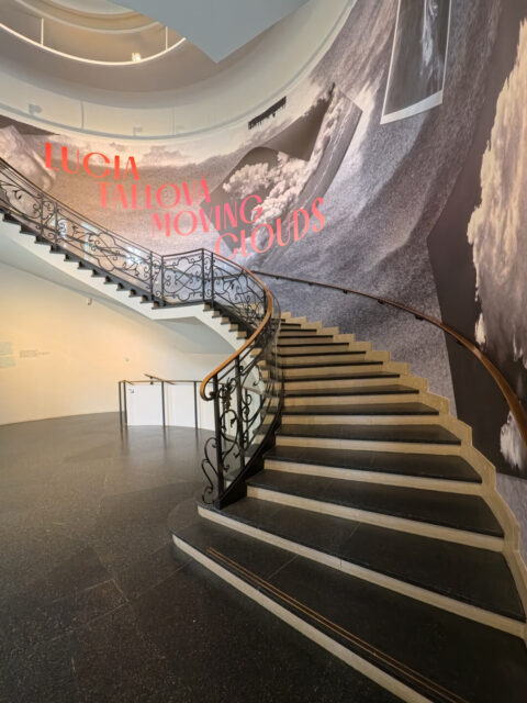 PalaisPopulaire-Lucia-Tallova-Treppenhaus-von-unten